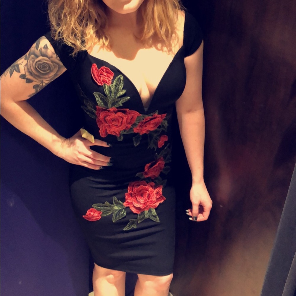 Floral embroidery dress low cut